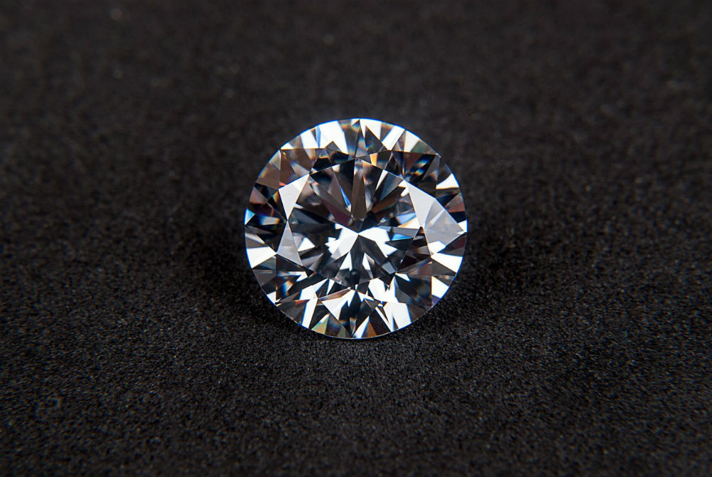 Composition of Laboratory Diamonds: Structure and Creation Methods